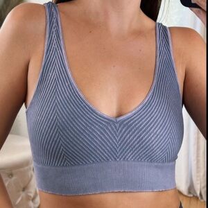 Workout top/crop top. Blue washed color. Brand: Nikibiki